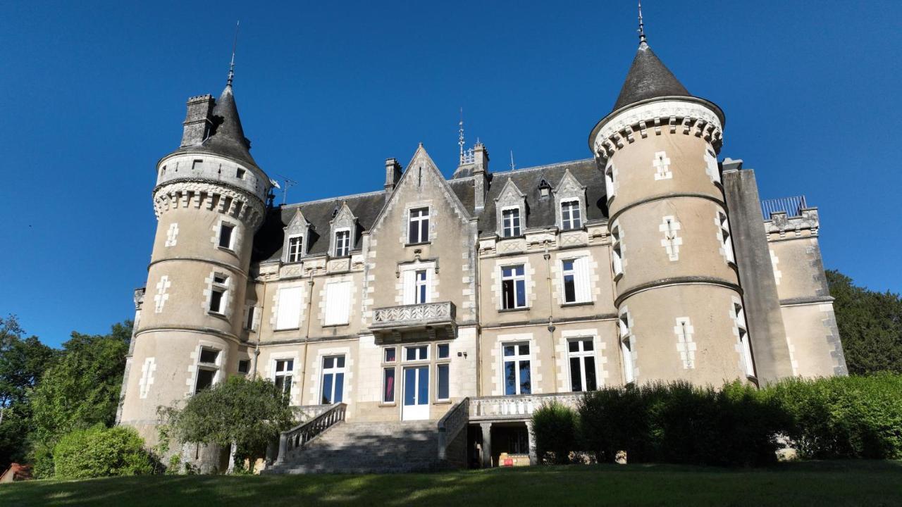 Chateau De La Rose Cluis Bagian luar foto