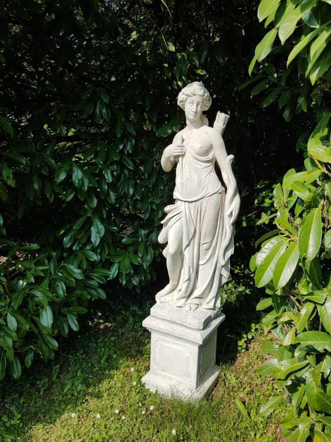 Chateau De La Rose Cluis Bagian luar foto