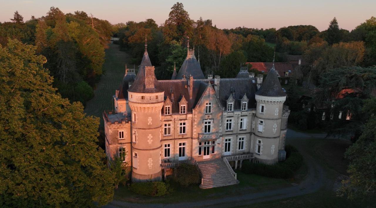 Chateau De La Rose Cluis Bagian luar foto