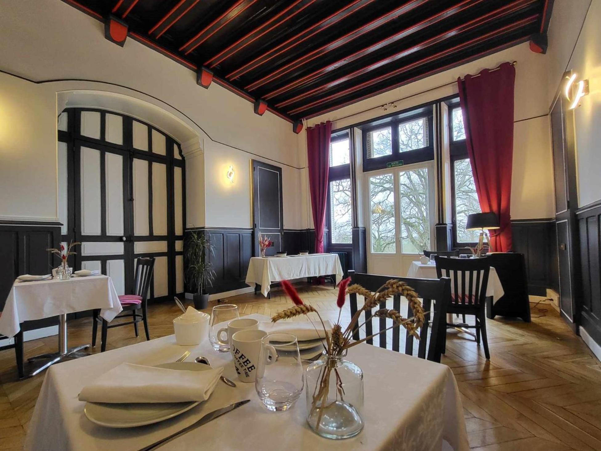 Chateau De La Rose Cluis Bagian luar foto